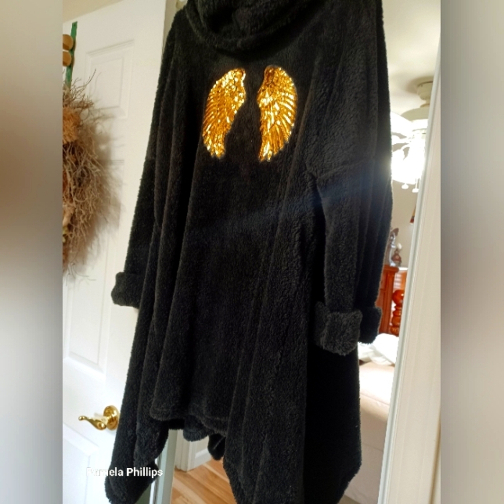 Chic Black and Gold  Zipper Front Teddy Jacket with Wing Design NWOT